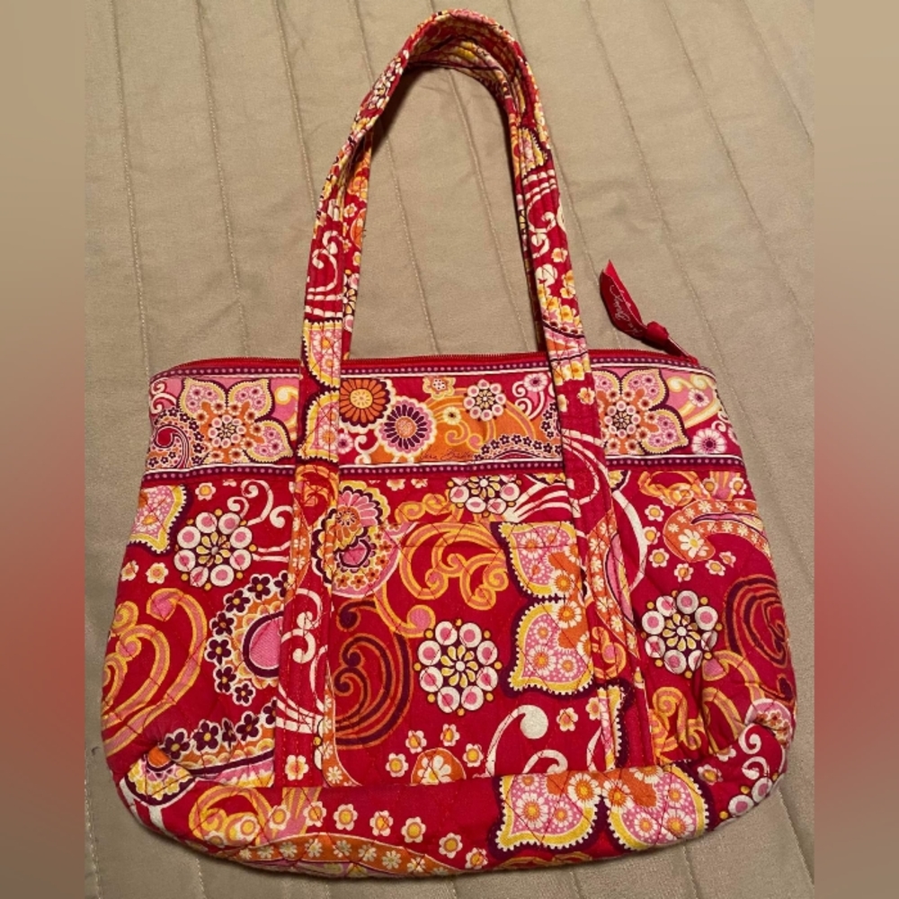 Vera Bradley 11 1/2W X 8 1/2H Red/Orange paisley medium sized